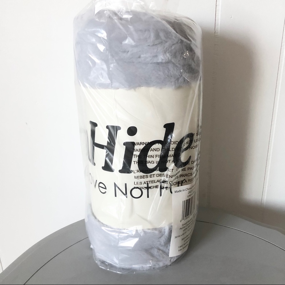 UnHide Marshmallow Blanket